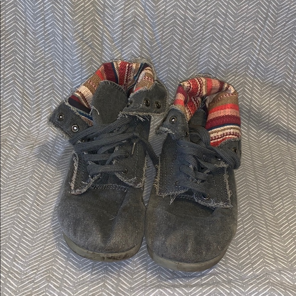 Grey canvas Roxy booties